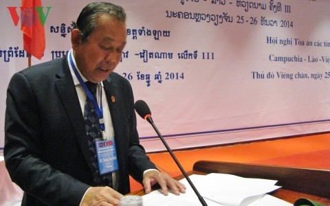 Courts in Vietnam, Laos and Cambodia cooperate in combating transnational crimes - ảnh 1