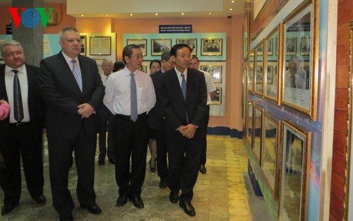 Exhibition “65 years of Vietnamese-Russian relations” - ảnh 2