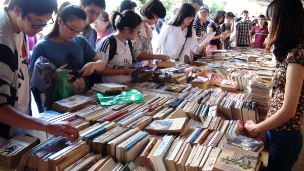 2nd old book festival opens in Hanoi - ảnh 1
