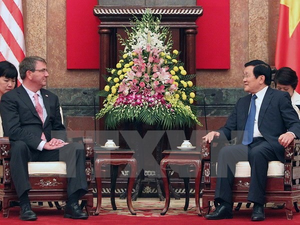 Vietnamese Party, State leaders receive US Defense Secretary Ashton Carter - ảnh 2