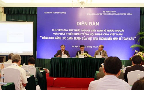 OV intellects contribute opinions on Vietnamese competitiveness improvement in global economy  - ảnh 1