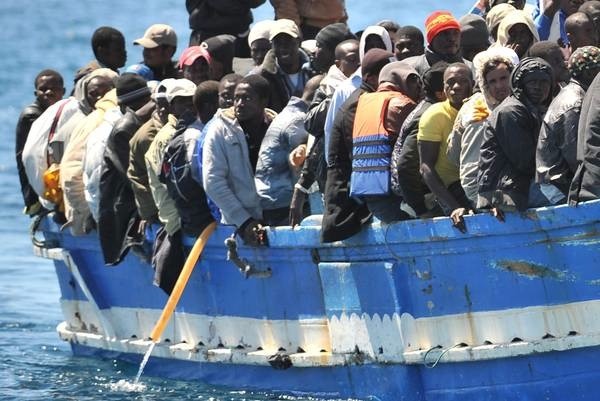 Another boat carrying migrants sinks in Mediterranean  - ảnh 1