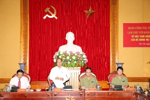 Deputy PM Nguyen Xuan Phuc works with Public Security Ministry - ảnh 1
