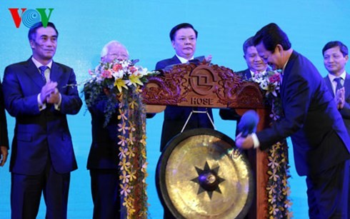 PM Nguyen Tan Dung attends HOSE's 15th founding anniversary  - ảnh 1