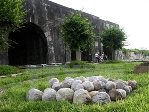 More vestiges found in Ho Dynasty Citadel - ảnh 1