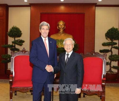 Party leader Nguyen Phu Trong hails US Secretary of State John Kerry's visit to Vietnam - ảnh 1
