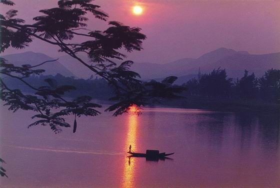 Huong river, Ngu mountain reflect Hue’s romantic beauty - ảnh 3