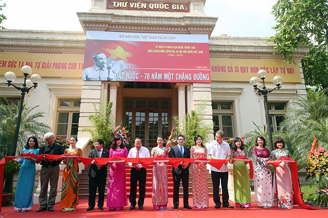 Exhibition highlights nation’s past 70 years - ảnh 1