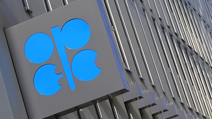 OPEC ready for talk, boosting oil prices - ảnh 1