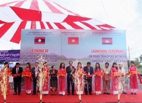 Vietnam, Cambodia, Lao cross-border road opens - ảnh 1