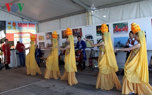 Vietnam attends “Humanitarian newspaper” festival in Paris - ảnh 2