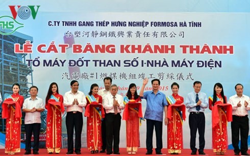 PM Nguyen Tan Dung participates at the launching ceremony of Vung Ang 1 Thermal Power Plant - ảnh 1