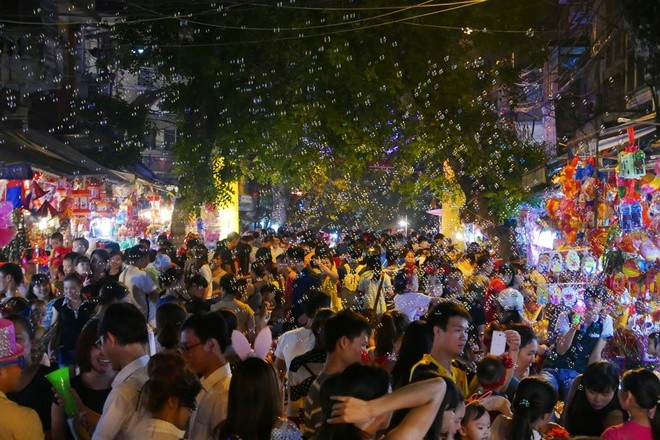 Colorful Hanoi's Old Quarter in Mid-autumn festival - ảnh 10
