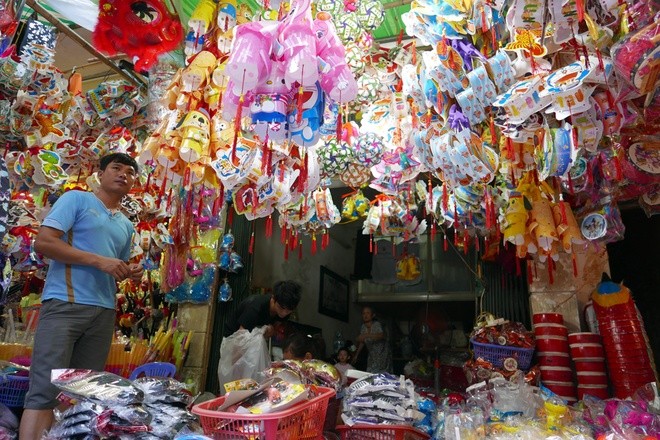 Colorful Hanoi's Old Quarter in Mid-autumn festival - ảnh 4