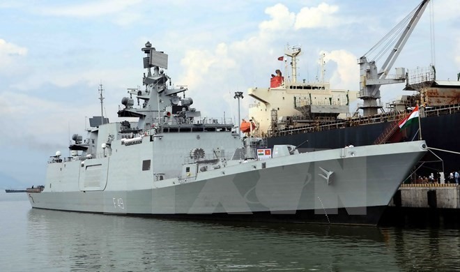 Indian navy ship anchors at Da Nang port - ảnh 1