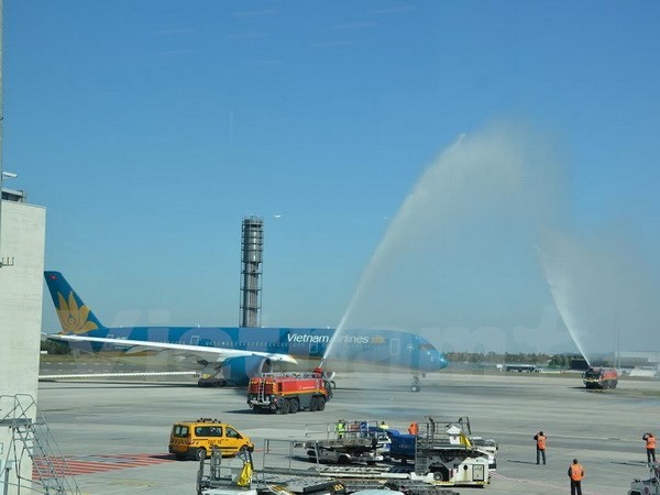 Vietnam Airlines starts France-Vietnam Airbus A350 service - ảnh 1