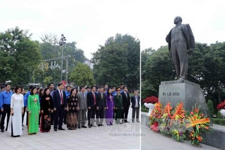 Celebration of the 98th anniversary of Russian October Revolution - ảnh 1