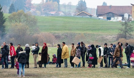 Germany extends refugee checks at border  - ảnh 1