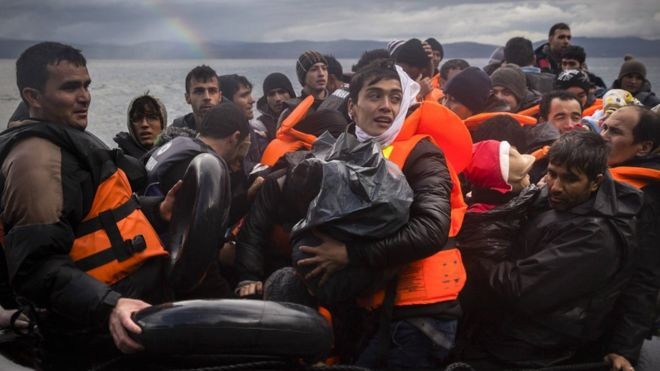 EU, Turkey strike a migrant deal  - ảnh 1