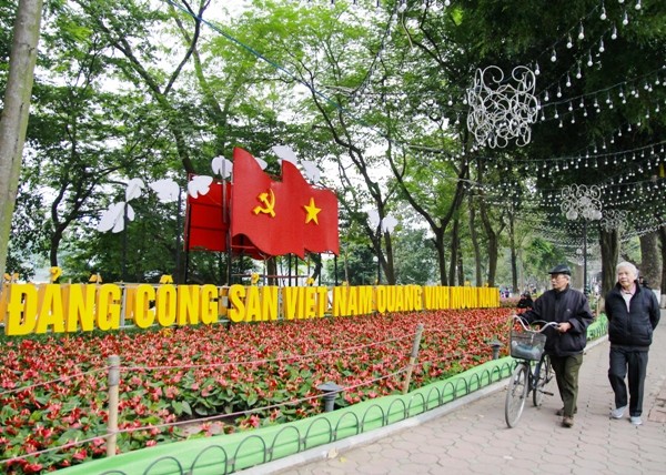 Vietnamese pin hopes on new Party leaders - ảnh 1