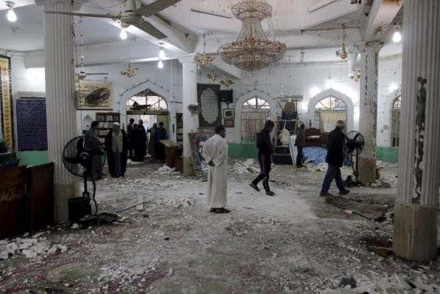 Twin suicide bomb attack kills 15 at Baghdad mosque - ảnh 1