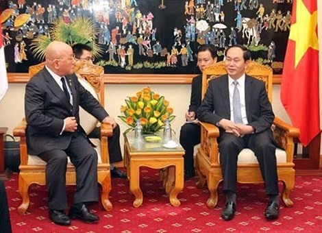Senior Adviser to Japanese Prime Minister pledges to foster ties with Vietnam - ảnh 1