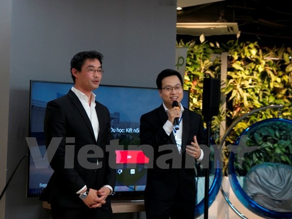 Executive Director of World Economic Forum meets young Vietnamese  - ảnh 1