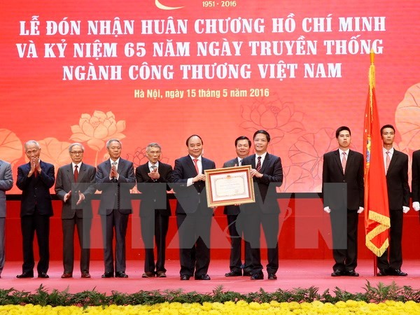 Prime Minister attends 65th anniversary ceremony of trade sector - ảnh 1