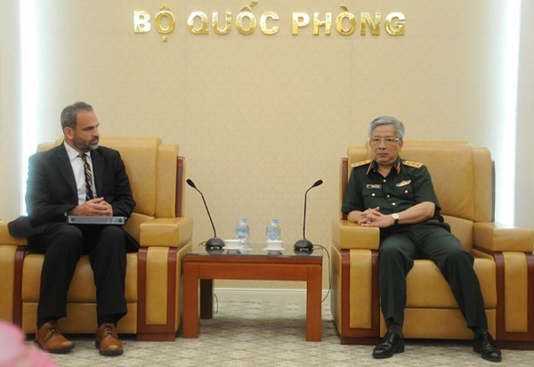 Deputy Defense Minister meets US defense official - ảnh 1