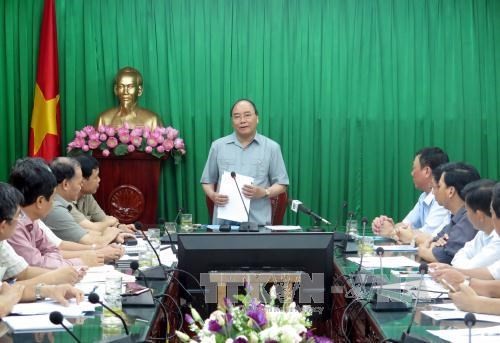 Prime Minister Nguyen Xuan Phuc asks Nam Dinh province to restore production after typhoon impact - ảnh 1