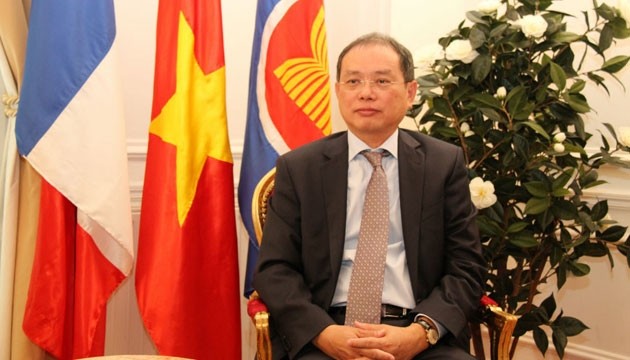 French President’s visit to Vietnam motivates bilateral ties - ảnh 1