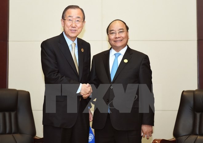 Prime Minister Nguyen Xuan Phuc holds sideline meetings at ASEAN Summits in Laos - ảnh 1