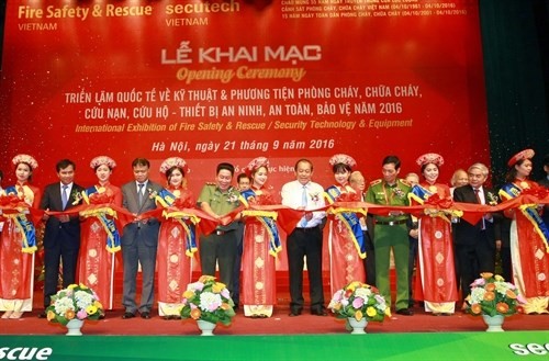 Int’l exhibition on fire safety equipment opens in Hanoi - ảnh 1