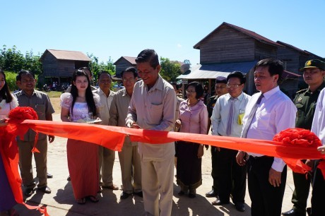Vietnam Rubber Group contributes to Cambodia’s social security  - ảnh 1