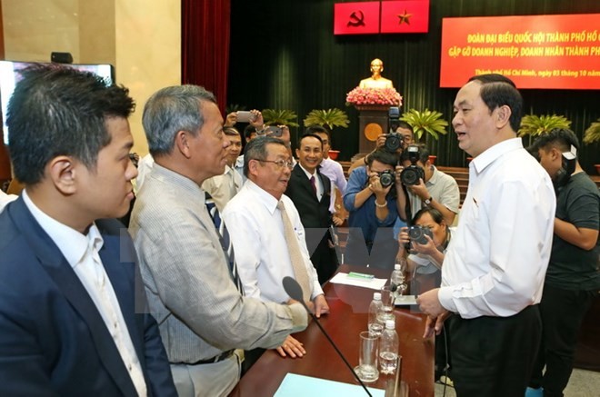 President meets businesspeople in Ho Chi Minh City - ảnh 1