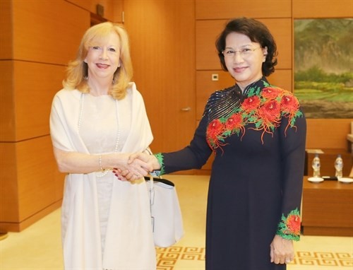 NA Chairwoman greets UK Deputy Speaker of the House of Commons - ảnh 1
