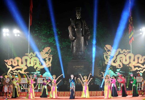 Art programmes celebrate Hanoi’s Liberation Day - ảnh 1