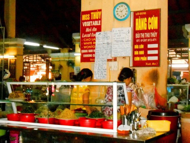 Discovering Hoi An food paradise market - ảnh 3