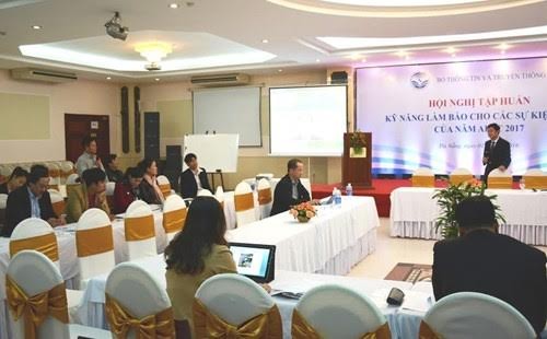Training course opens for journalists reporting the APEC Year 2017  - ảnh 1