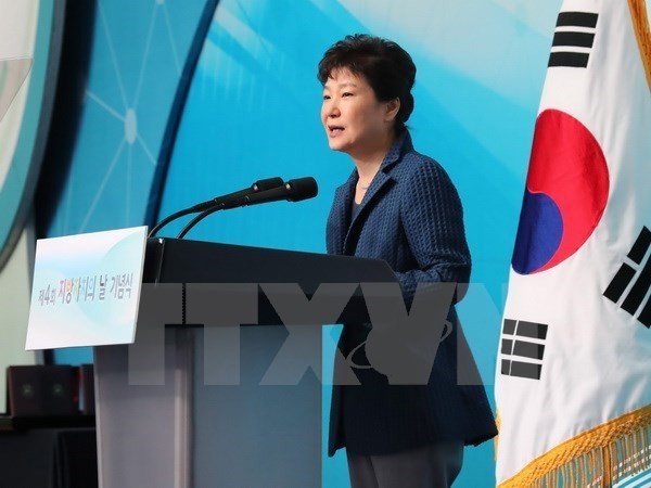 South Korea opposition introduces a bill to impeach President Park - ảnh 1