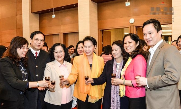 NA Chairwoman congratulates National Assembly Office a happy Tet - ảnh 1