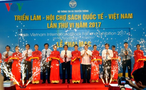 6th Vietnam-International Book Fair opens - ảnh 1