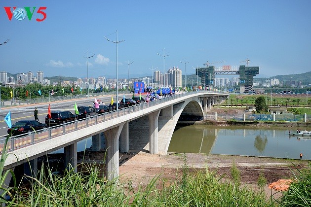 Vietnam-China Bac Luan II bridge inaugurated - ảnh 1