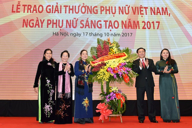 Vietnam Women’s Award 2017 contributes to the advancement of women - ảnh 1