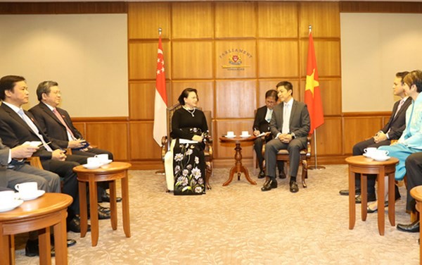 Vietnam, Singapore vow to promote strategic partnership  - ảnh 1