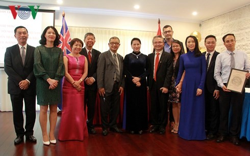 NA Chairwoman works with Vietnam Embassy staff in Australia - ảnh 2