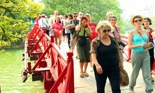 2017: Impressive surge in foreign tourists - ảnh 1