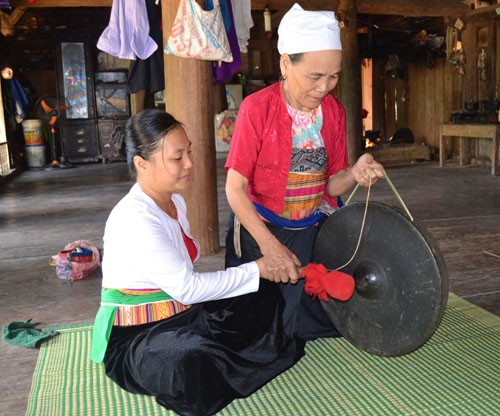 Cao Phong district preserves Muong Thang culture - ảnh 2