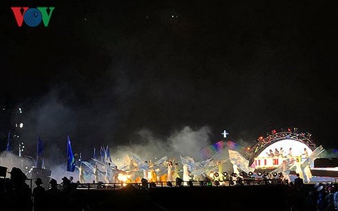 Da Nang International Fireworks Festival opens - ảnh 2