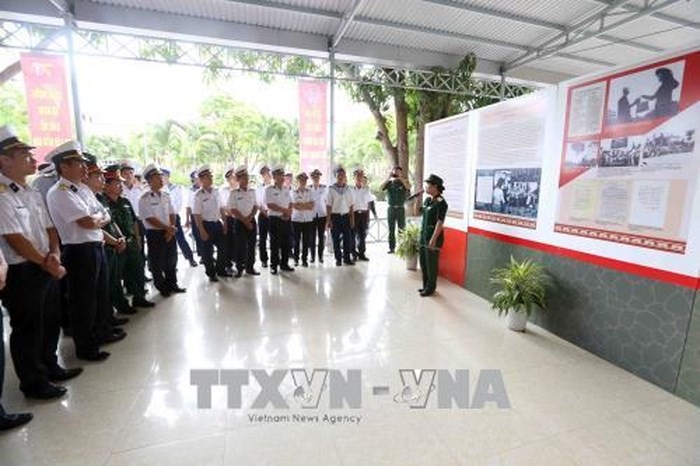 Exhibition features President Ho Chi Minh with patriotic emulation movement - ảnh 1
